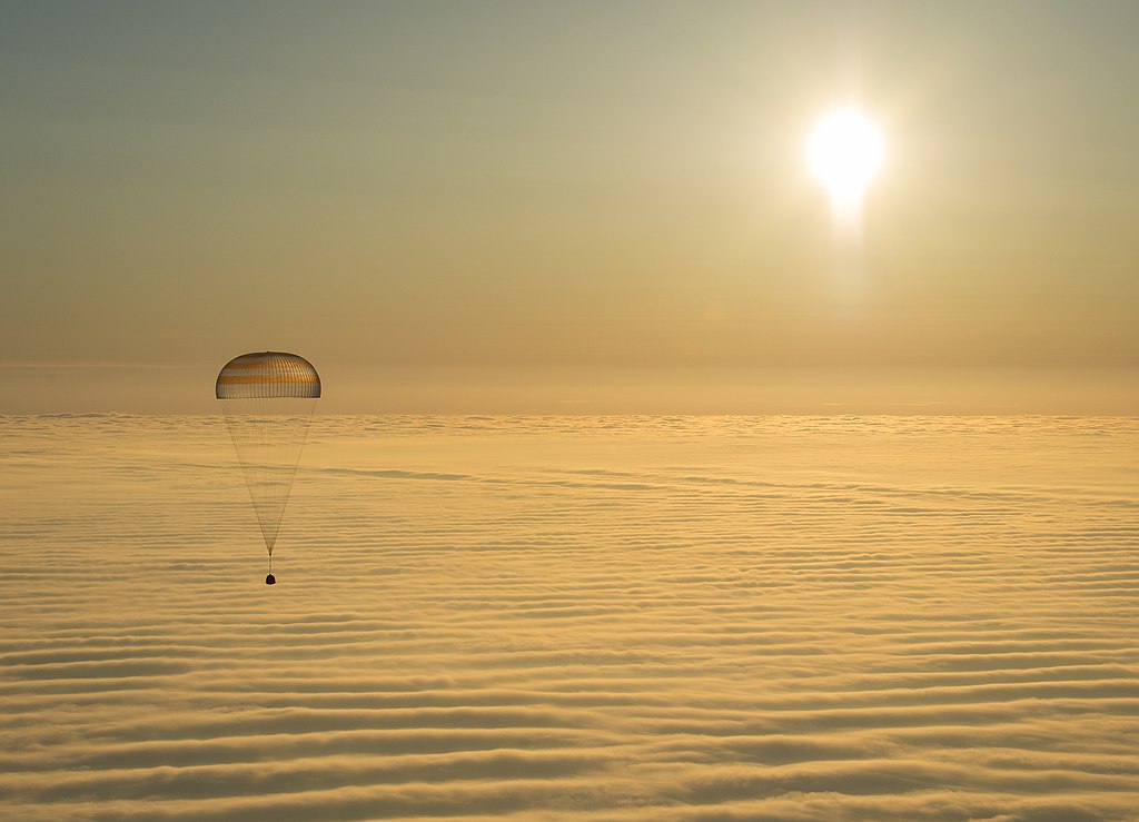 Expedition_42_Soyuz_TMA-14M_Landing_%28201503120102HQ%29